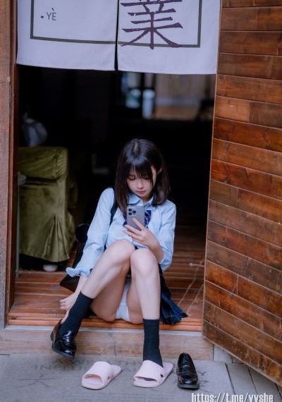女大学生的沙龙室三中文字幕_高清完整视频观看